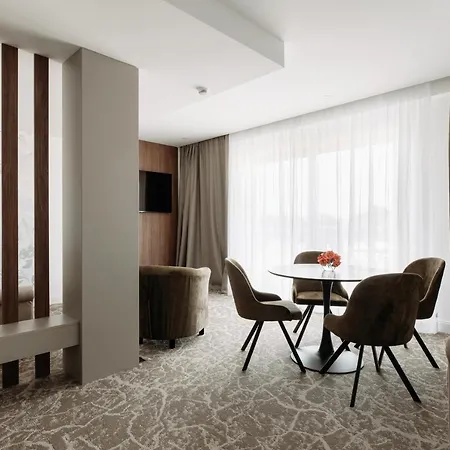 Fanat Hotel 4*