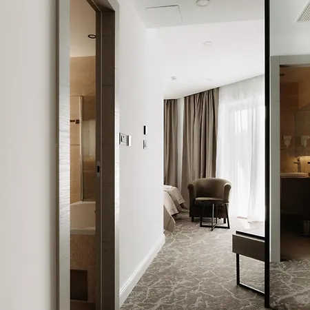 Fanat Hotel 4*